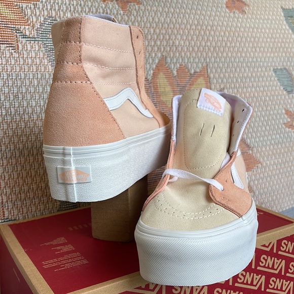 Vans Men’s Sk8-Hi Tapered Stacd
Color Block Peach
VN0A5JMKBOD
Platforms Sneakers - Picture 10 of 16